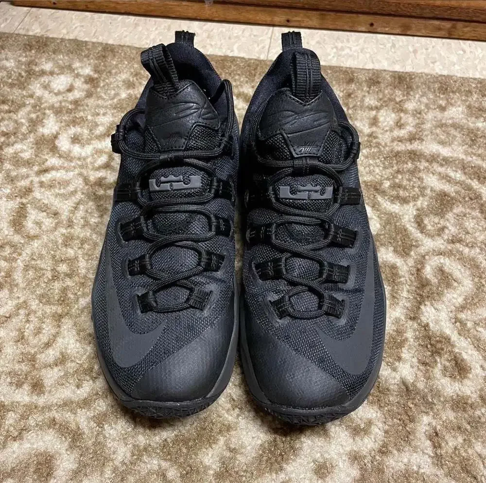 Nike LeBron Witness 4 Triple Black Basketball Shoes Size 8 Mens